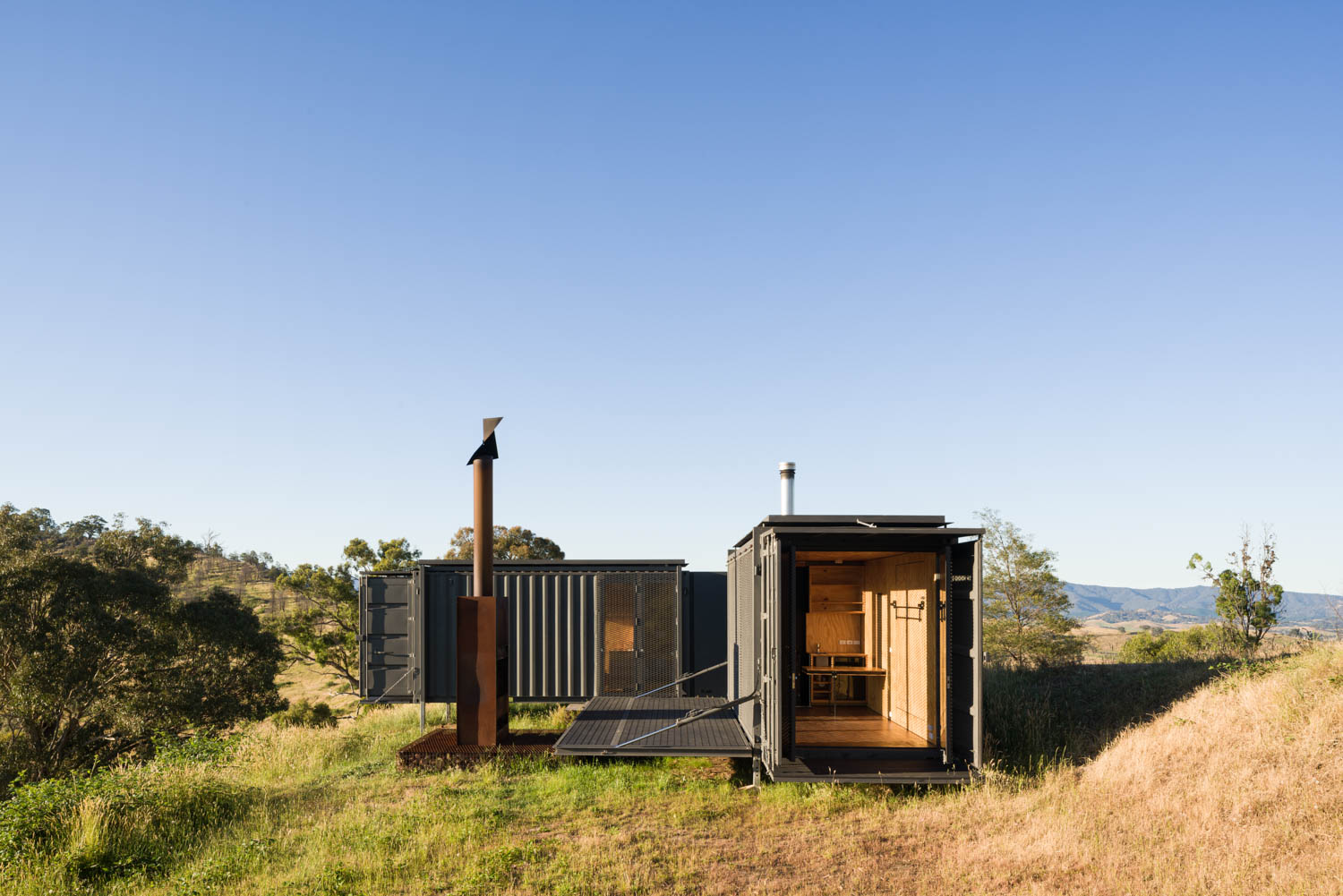 end view Mansfield Tiny Home / Robbie Walker