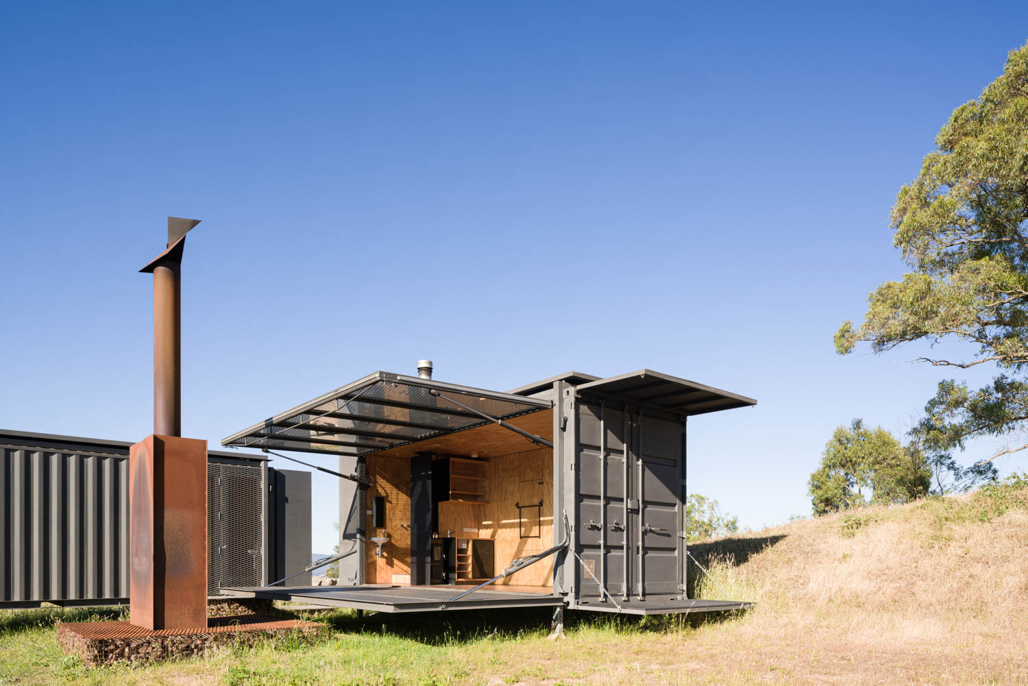 outside Mansfield Tiny Home / Robbie Walker