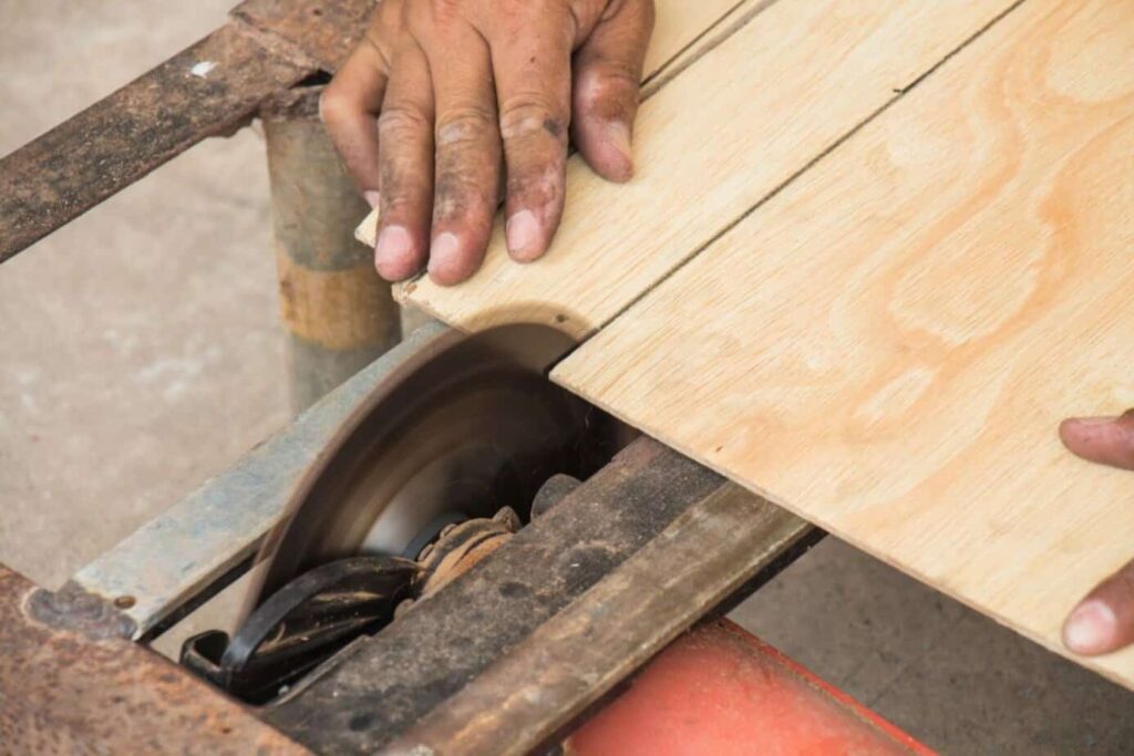 table-saw-ripping-plank-2048×1365