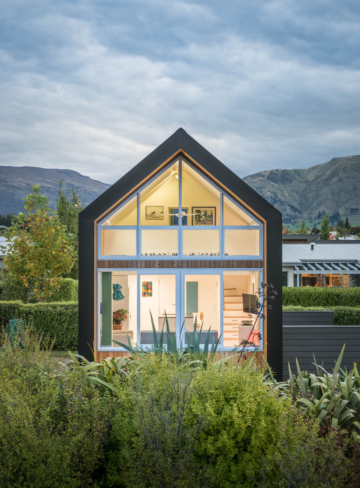 front glazed elevation Kirimoko Tiny House / Wanaka NZ / Condon Scott Architects