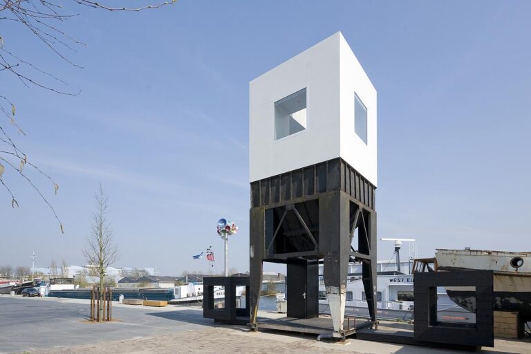 Lucy Cube Micro Hotel / Open Architects