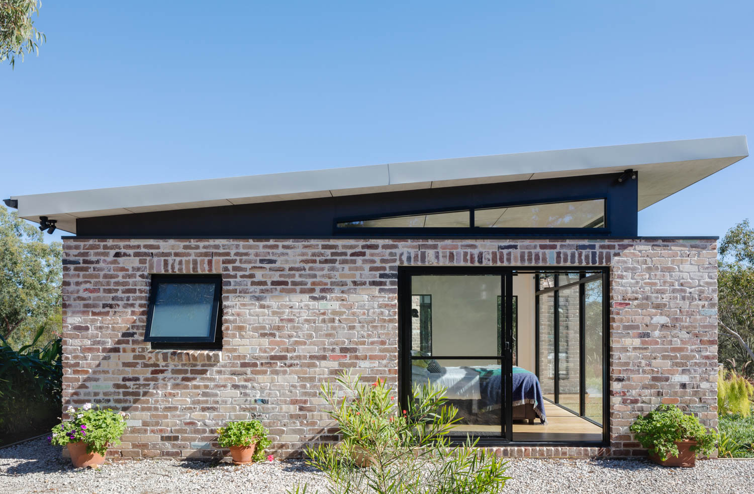 brick Fundamental House / Annangrove / Sandbox Studio