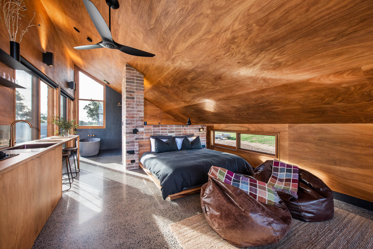 interior Gawthorne's Hut / Mudgee / Cameron Anderson Architects