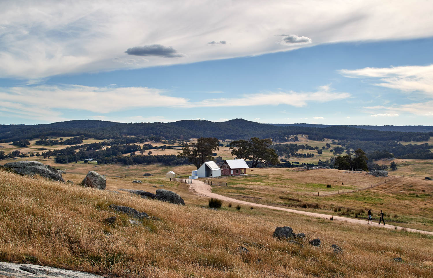 overall Nulla Vale House and Shed / MRTN Architects