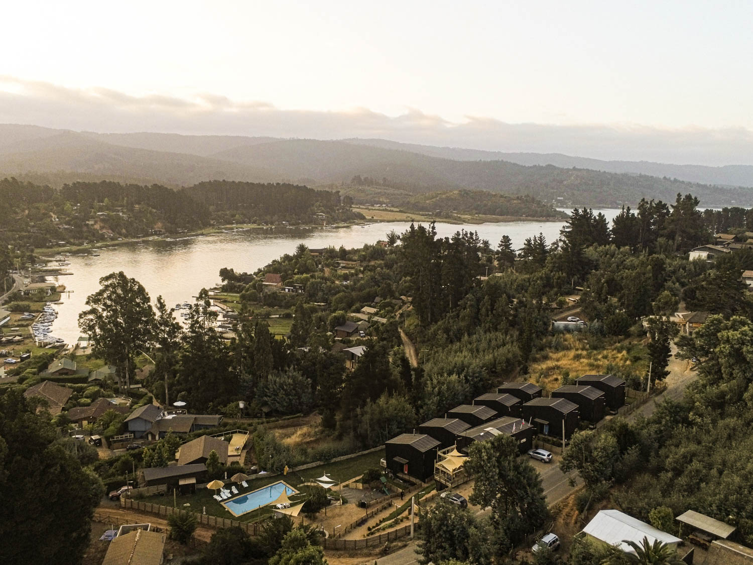 setting Poliken Tiny Houses / Chile / Román y Basualto Arquitectos