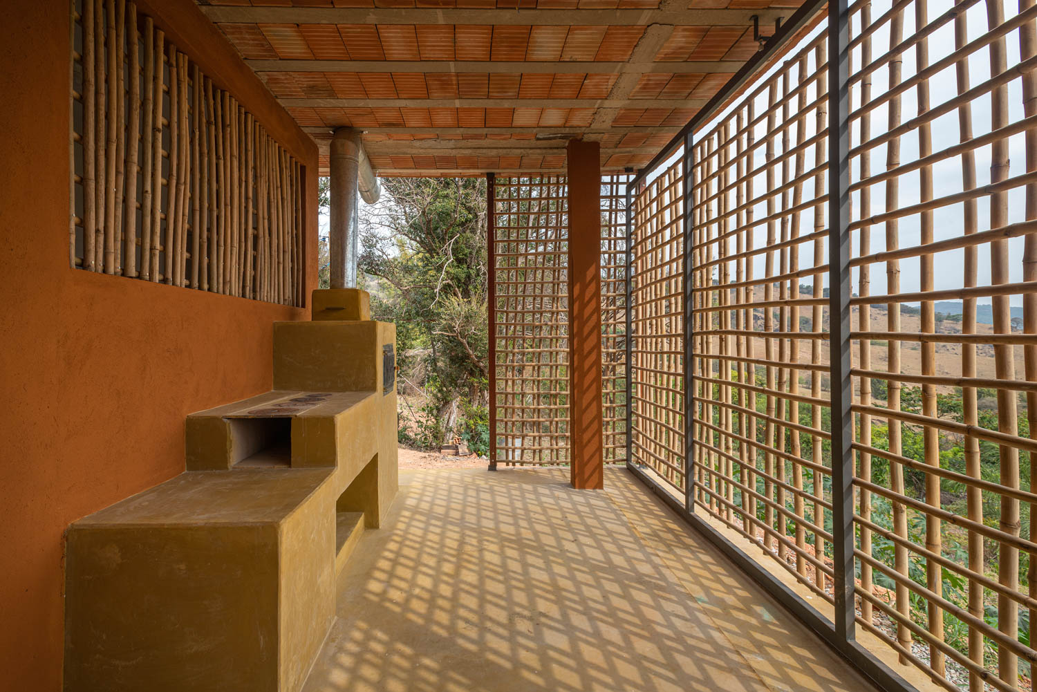 bamboo enclosure Serra House / Sustainable Tiny House / Moeda Brazil / Vazio