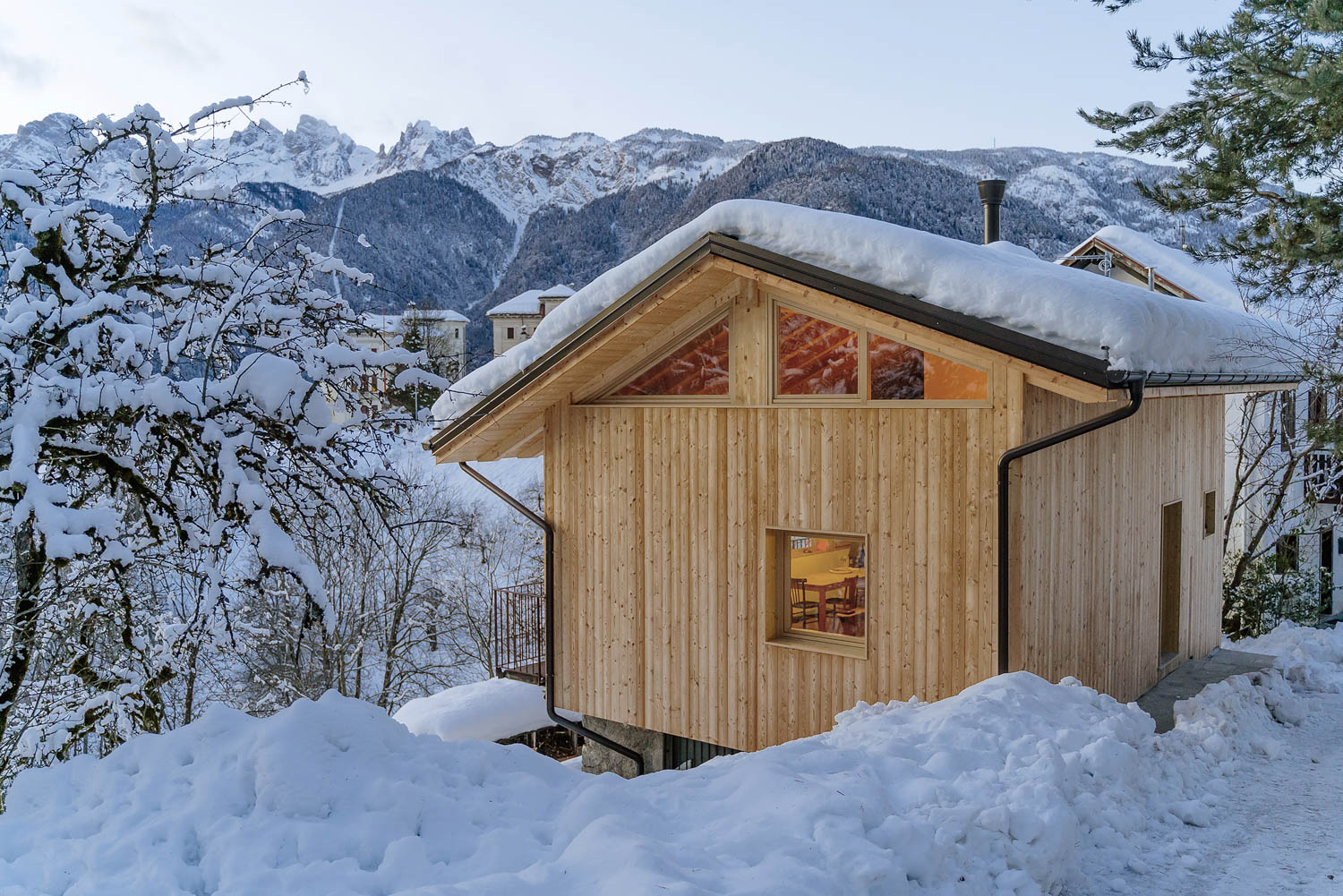 snow on barn at Tabià / Belluno / didstudio