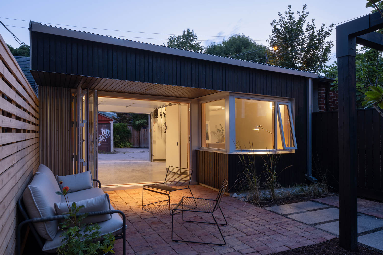 courtyard Toronto Laneway Workshop / Jon Cummings Architecture