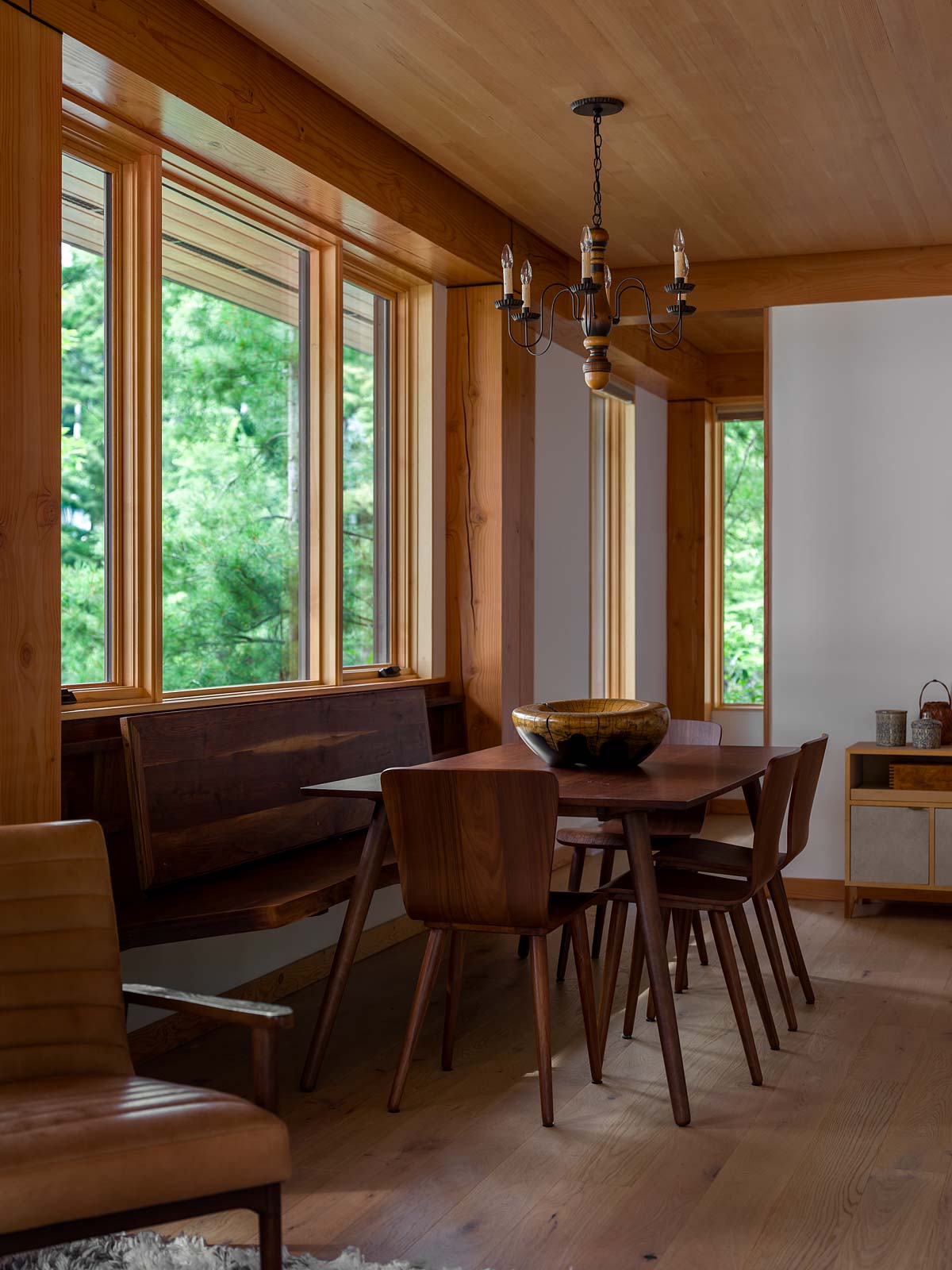 bay window detail Lake Rosseau Cabin / Muskoka cottage region / Still Architects