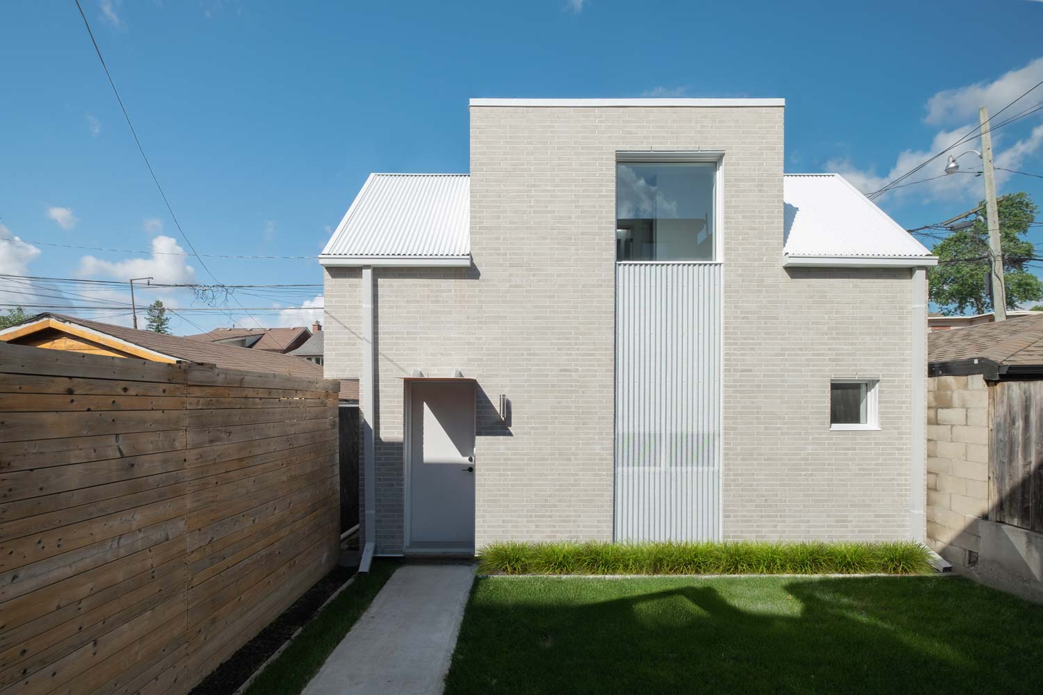 back Northcliffe Laneway Home / Toronto / Lanescape Architecture + Construction