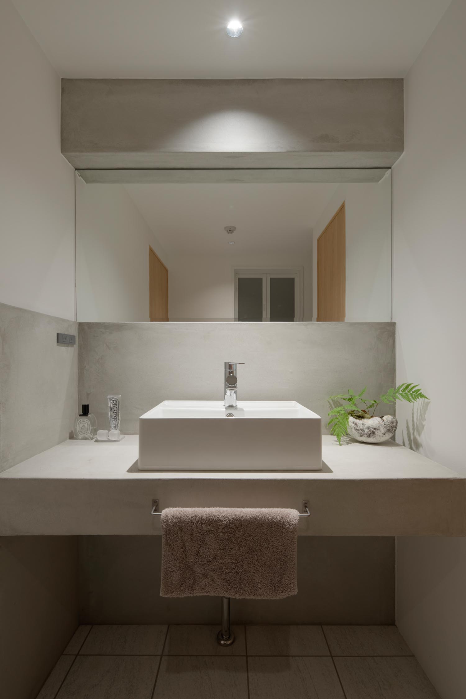 bathroom House in Demachiyanagi area / Kyoto / Koyori