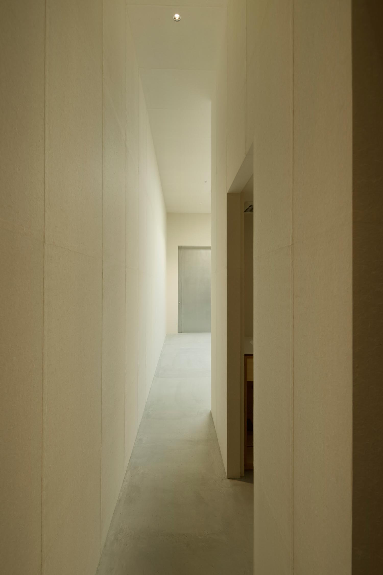 Detached building in Ko-ryo Town, Nara Prefecture / Koyori