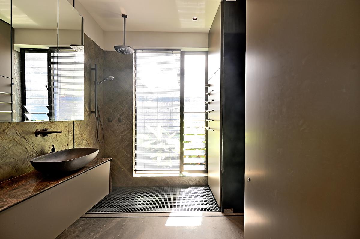 bathroom Newtown-House-Rolf-Ockert-Architect
